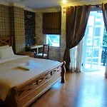Le Vintage Hotel